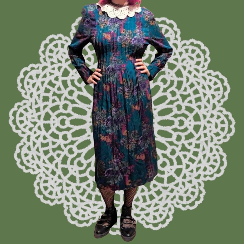Cottage core Vintage Floral Dress with Lace Collar!